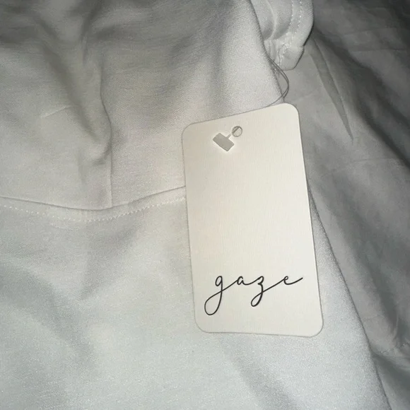 Gaze Classic White Top - Picture 3 of 4